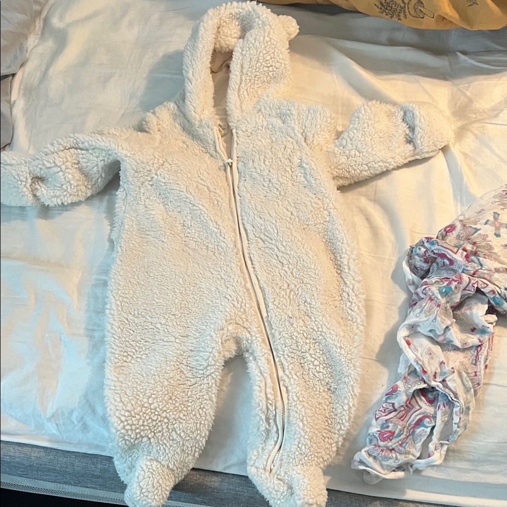GAP Cozy Cream Kids One Piece Size 3-6 M